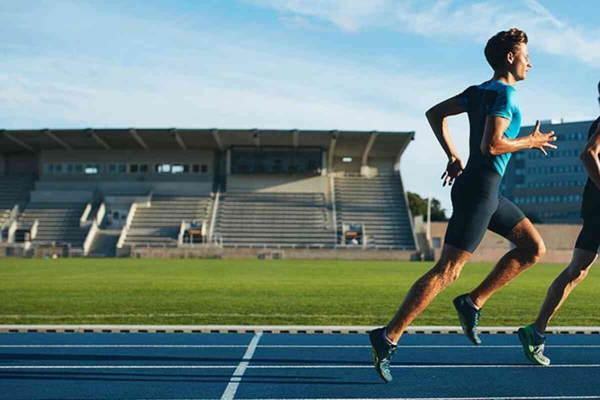 Como Aperfeiçoar a Finalização de Chute ou Sprint Terminar em uma Corrida