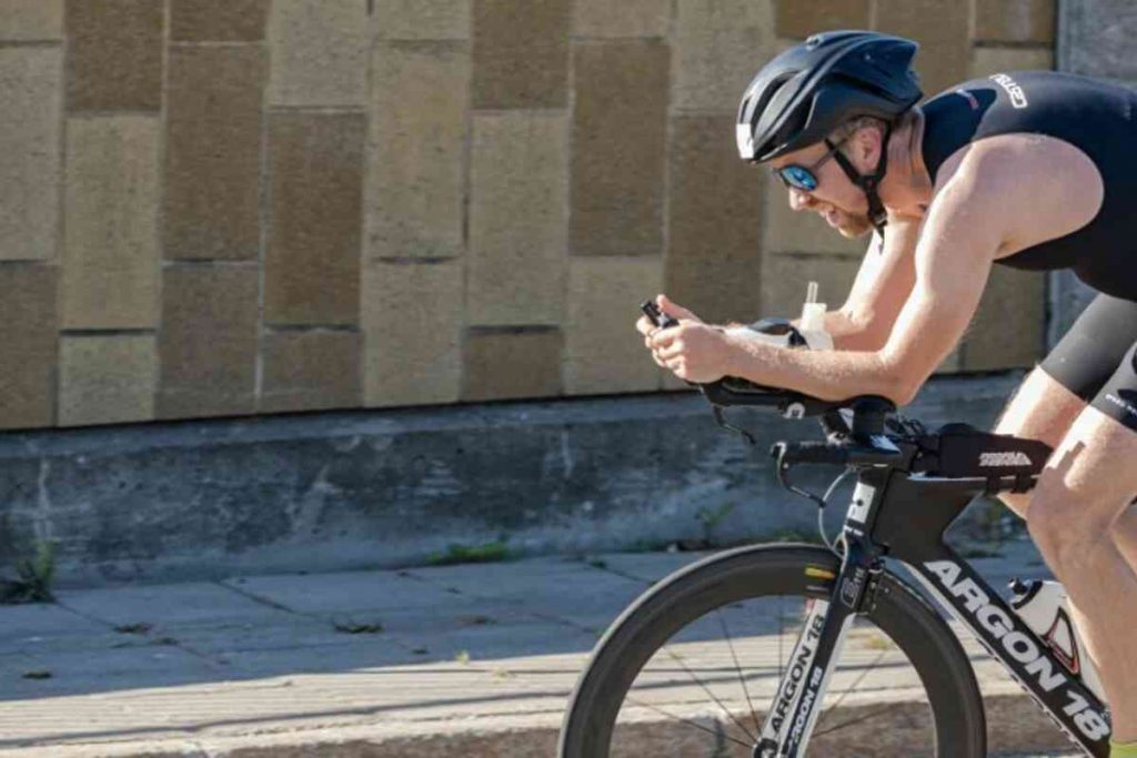 Como se treinar para adotar uma posição mais aerodinâmica na bicicleta