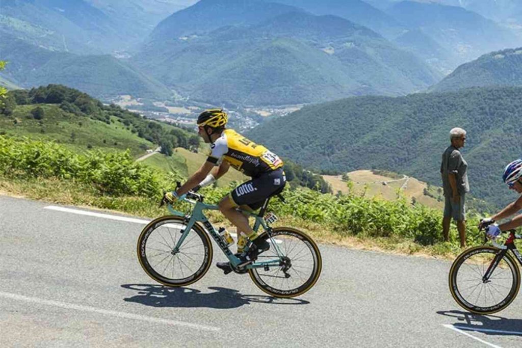 Como subir e descer em uma bicicleta de estrada