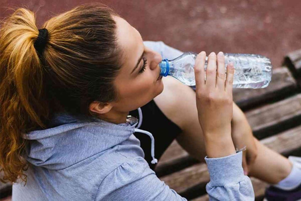 É possível que corredores bebam muita água?