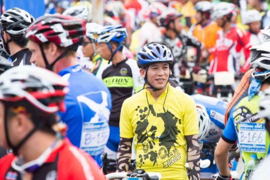 Homens em um evento de ciclismo