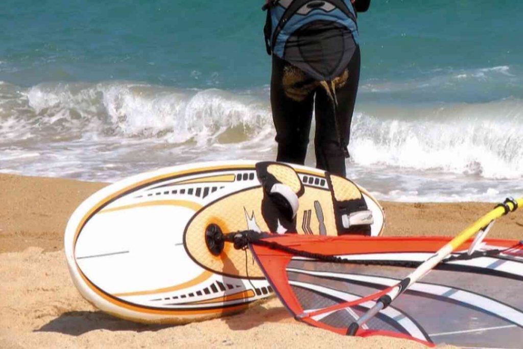 Guia de equipamento de windsurf para iniciantes